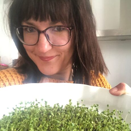 jás miskou zelených výhonků a klíčků