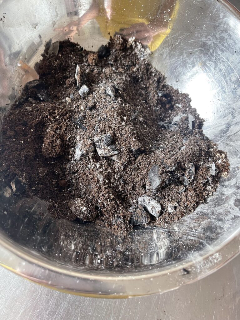 kávová sedlina s dřevěným popelem